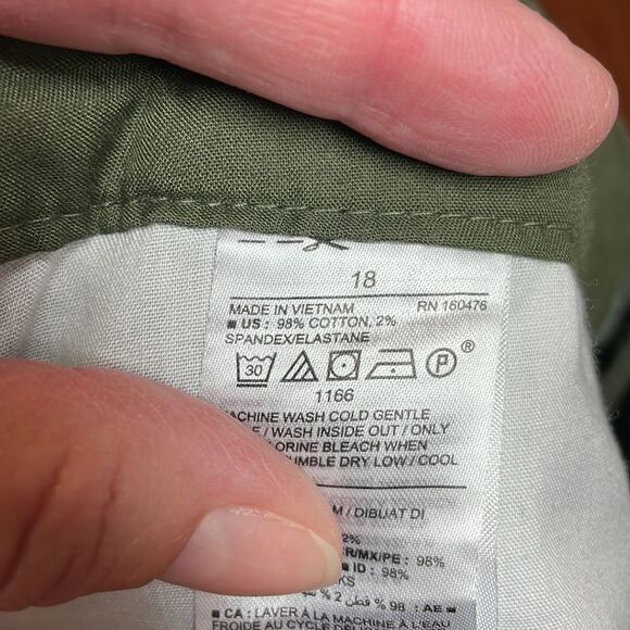 Old Navy Camo Everyday Short, mid-rise, camouflage, 18 - Picture 4 of 5